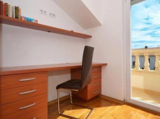 Bright Kaštela Apartment with Balcony and Private Parking - 2