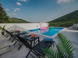 Tranquil Getaway Villa Prapatnica with Pool and Garden - Prapatnica - 6