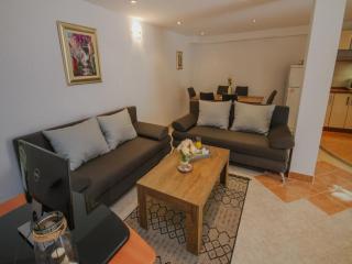Tranquil Getaway Villa Prapatnica with Pool and Garden - 0