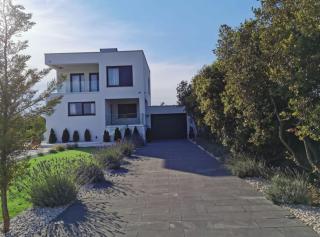 Modern Villa with Private Heated Pool and Lounge Area for a Relaxing Stay - Vinišće - 9
