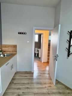 Smart Comfort StudioN4 Private Kitchenette Bathroom to Beach 260m Marina Port old City 900m - Limassol - 2