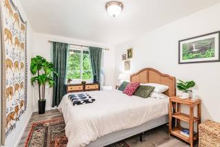 Peaceful Petfriendly Paradise Home with AC - 1