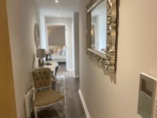 Hideaway Bay - Swansea - 9
