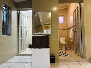 Divine Harvest Guesthouse - Durban - 8