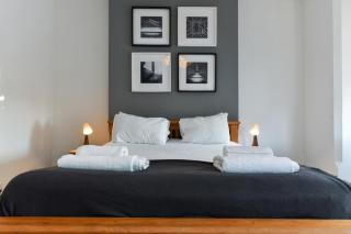 5-BR Home Featuring Art and Photography Collection - Nottingham - 3