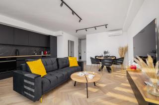 Luksusowy, Klimatyzowany Apartament w Krakowie z Biurkiem i Parkingiem by Renters Prestige - 0