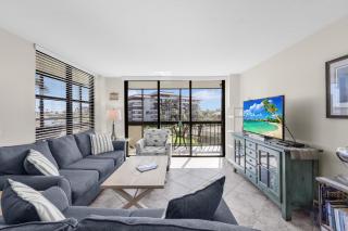 Condo with pool, view of Clam Bay and walk to beach - 8