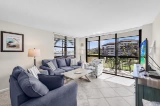 Condo with pool, view of Clam Bay and walk to beach - 7