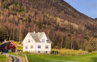 6 Bedroom Cozy Home In Ølensvåg - Ølsvågen - 1