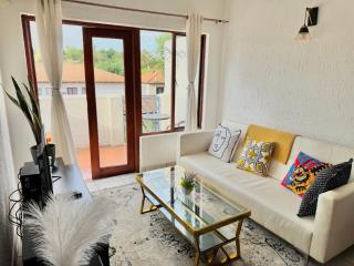 Lush Stay in Observatory - 6