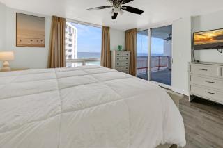 2082-2Bdrm Beach Front Condo - Free Beach Setup - Destin - 3