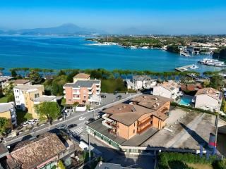 Desenzanoloft Official Partner MARRIOTT Homes & Villas Peschiera Fantasy Apartment's - Peschiera del Garda - 9