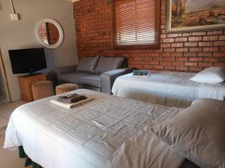 Mrakes Guesthouse - 8