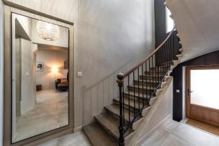 MAISON LE GRATTE CIEL - séminaire ou famille, salle de réunion, 8 chambres Clim, Jardin & Salle de sport - Villeurbanne - 1