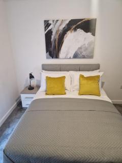 Spacious Luxurious Serviced Accommodation 4 - Sheffield - 6