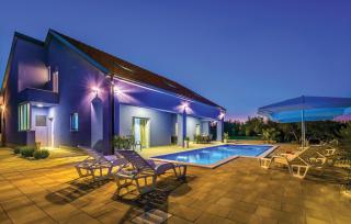 6 Bedroom Amazing Home In Bilice - 4