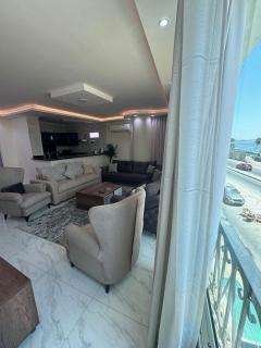 شقة بالمعادي مؤثثة جديدة - 0