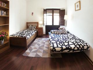 VIP HOUSE RENTALS, entire apartment in Malaga Old Town - Málaga - 4