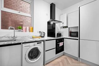 Luxury One Bedroom - Fast WiFi - Netflix - On Street Parking 2BR - Birmingham - 7