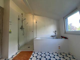 Helles Giebelzimmer im Altbau - Keulen - 5