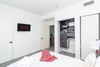 Miami 2BR Getaway with King Beds Near Marlins Park & Calle Ocho - 4