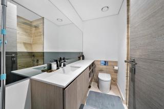 Chic Studio Living at Sterling - 3