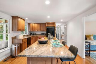 5 Min drive to National Seashore beaches and private backyard - 6