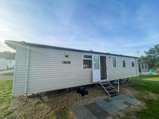 Superb 8 Berth Caravan At Caldecott Hall Country Park, Norfolk Ref 91055C - Great Yarmouth - 0