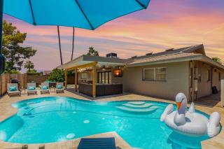Blue Tides Getaway - Private Pool & Fire Pit - Scottsdale - 0