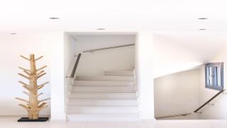 Comfortable And Chic Garden With A Well Maintained Garden - - 2