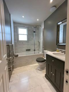 Luxurious 2-Bedroom with Rooftop Terrace, gourmet kitchen & Fireplace - London - 6