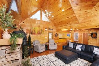 5BR RIVERFRONT Theater GAMEROOM Hot Tub FREE Attraction Tickets - Sevierville - 2