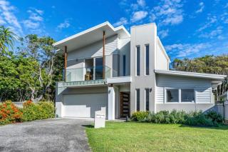 Gone Coastal Family Getaway with Pool in Casuarina - Casuarina - 1