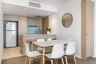 Modern 2BR Broadbeach Ocean Hinterland Views - 3