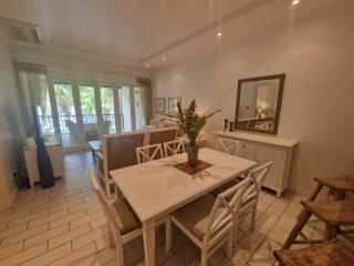 Hibiscus Suite by Simply-Seychelles - 3