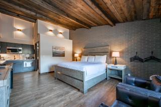 Cove Creek Lodge 208 Accessible Double Queen Room ADA - Oakland - 5