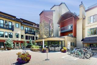 Lion Square Lodge South 556 - 2