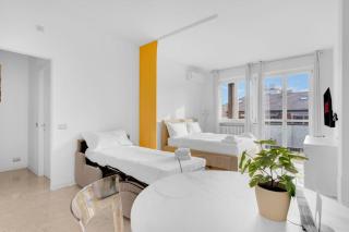 Yellow Flat Central - Milan - 2
