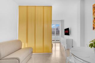 Yellow Flat Central - Milan - 1