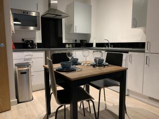 Bright 1 bed Apartment with Parking - 3