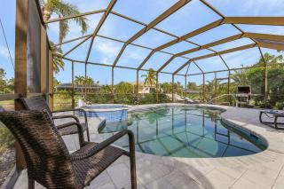 Waterfront Living, Dock, Heated Pool & Spa - Gulf Gate Oasis - Roelens - 8