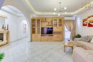 Charming 3BR Apt with Breathtaking Sea Views by 360 Estates - Birżebbuġa - 1