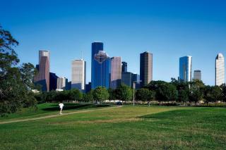 Modern NASA Home with Billiard Pingpong Rooftop - Houston - 4