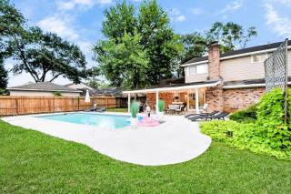Houston Family Retreat with Hot Tub Pool Firepit - Stafford - 5