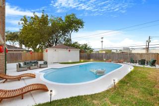 Relaxing Japandi Stay with Pool and Firepit - Stafford - 2