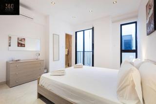 Penthouse and BBQ Kitchen Island & Massive living by 360 Estates - 5