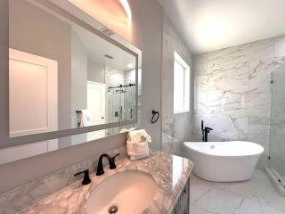 Luxury 6 Bd, 5 Bt, Private Pool, No Resort Fee -321 - Davenport - 4