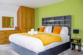 Luxury Mansion, Ideal for Contractors, Central - 4