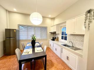 Prime Hill Villa E1 near Central shopping Mall - Ban Ket Ho - 4