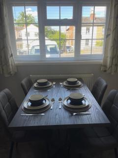 Home in Milton Keynes! - Loughton - 1